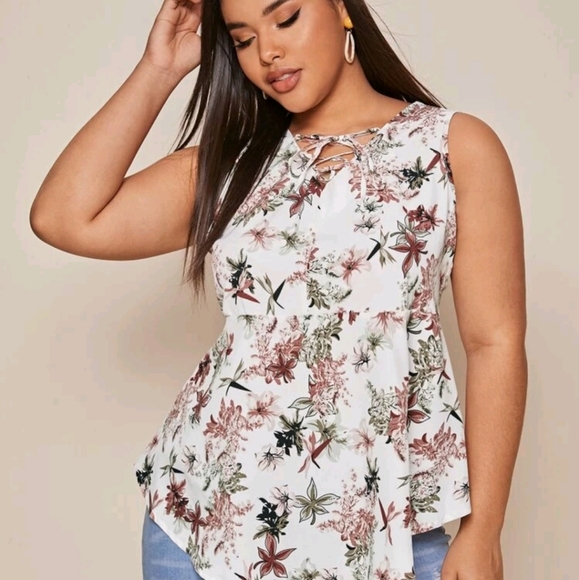 Shein flower v neck top plus 2xl - Picture 3 of 3